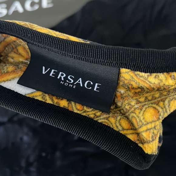 Versace - Picture 5 of 8